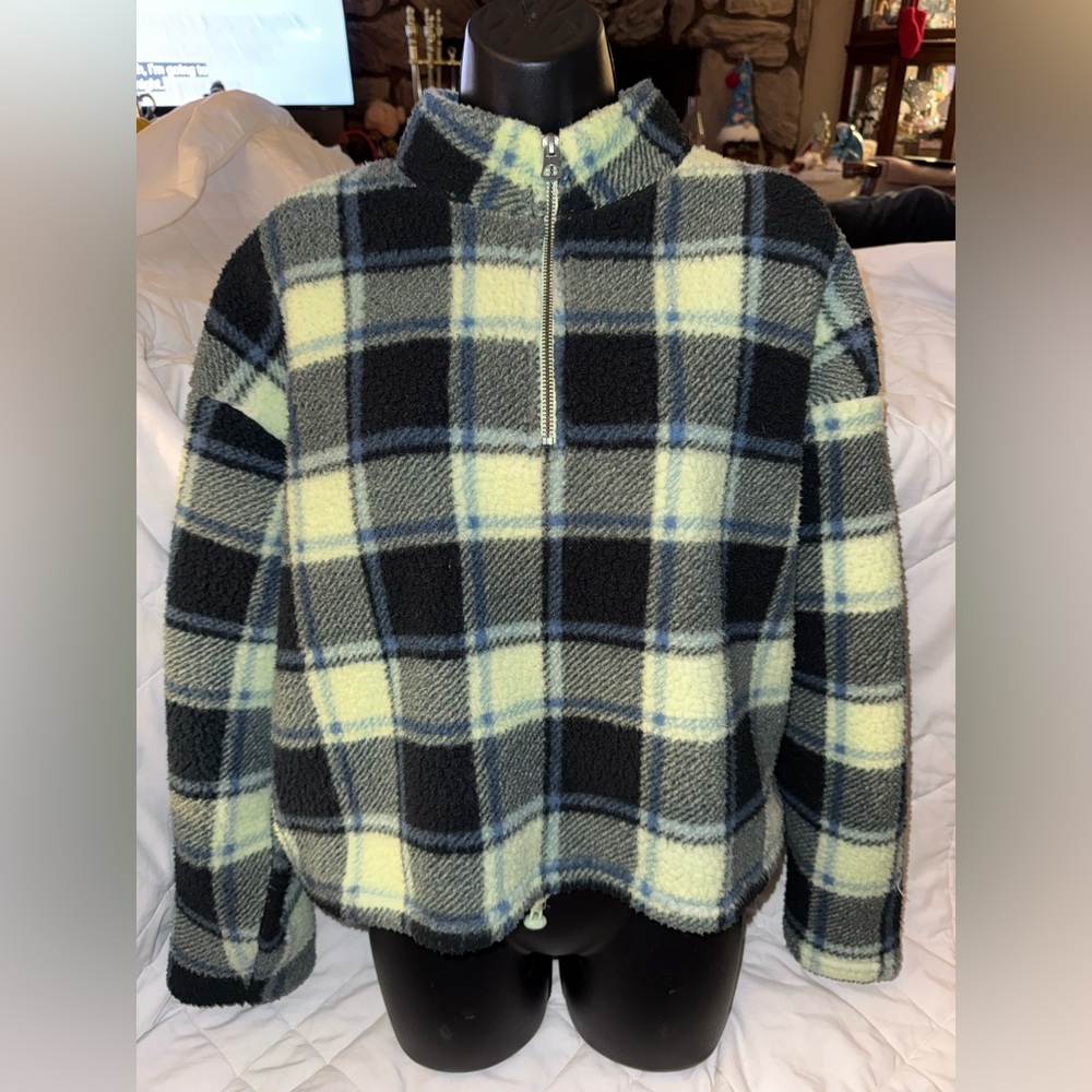 American Eagle Outfitters Green Plaid Cropped 1/2 Zip Fleece Pullover